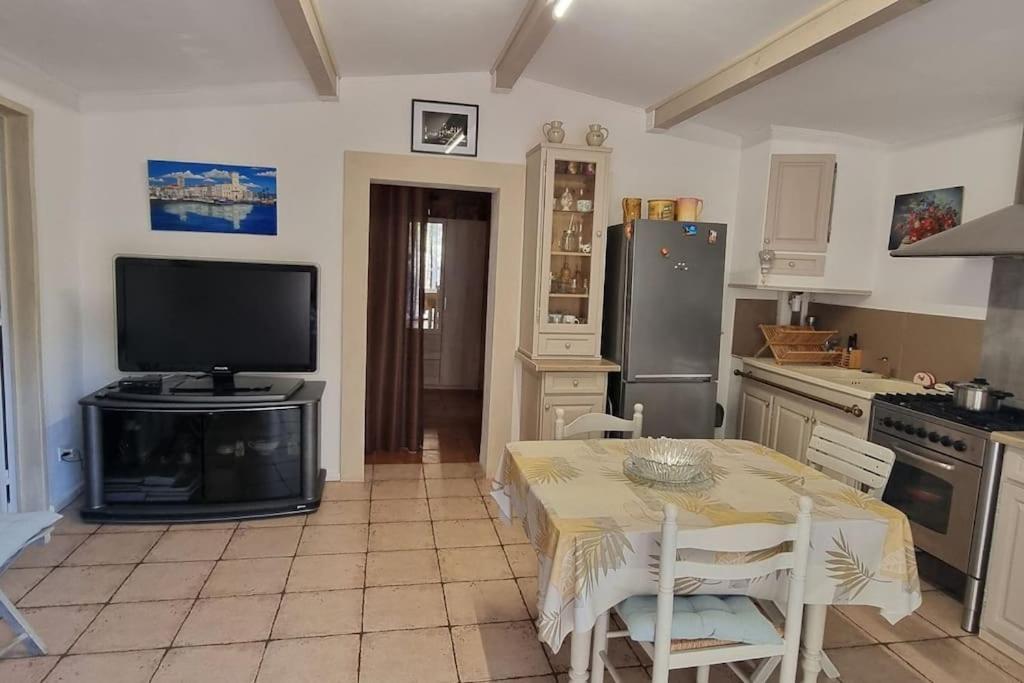 Maisonnette Chez L'Habitant La Ciotat Bagian luar foto
